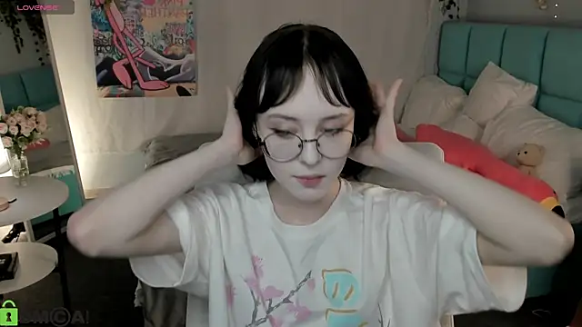 Snapshot of Lilac-Muse chatting on 07-10-26, 11:13 Lilac-Muse online show from 07-10-26, 11:13
