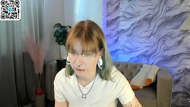 Snapshot of Elira_Vane chatting on 06-15-26, 10:39 Elira Vane online show from 06-15-26, 10:39