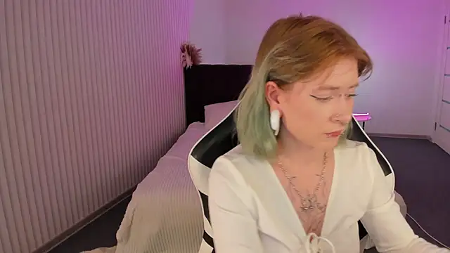 Snapshot of Elira_Vane chatting on 06-16-26, 10:51 Elira Vane online show from 06-16-26, 10:51