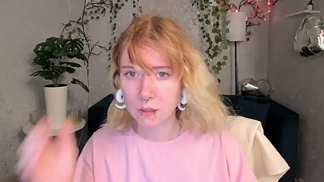 Snapshot of Elira_Vane chatting on 06-22-26, 03:08 Elira Vane online show from 06-22-26, 03:08