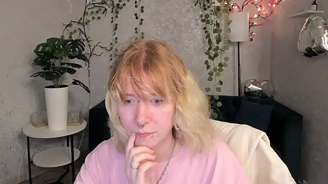 Snapshot of Elira_Vane chatting on 06-22-26, 03:25 Elira Vane online show from 06-22-26, 03:25