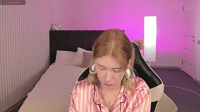 Snapshot of Elira_Vane chatting on 06-30-26, 02:56 Elira Vane online show from 06-30-26, 02:56