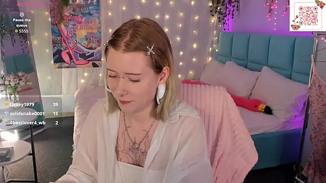Snapshot of Elira_Vane chatting on 07-05-26, 04:19 Elira Vane online show from 07-05-26, 04:19