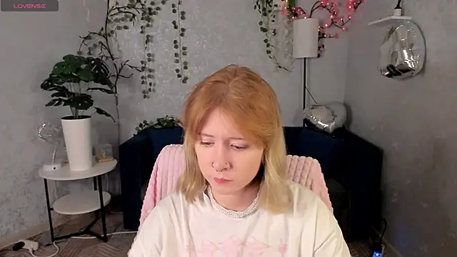 Snapshot of Elira_Vane chatting on 07-13-26, 02:58 Elira Vane online show from 07-13-26, 02:58