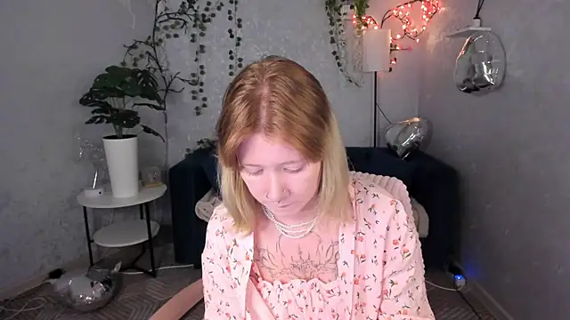 Snapshot of Elira_Vane chatting on 07-15-26, 03:01 Elira Vane online show from 07-15-26, 03:01