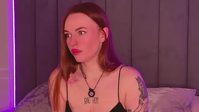 Snapshot of DianaGraves chatting on 05-15-26, 12:34 DianaGraves online show from 05-15-26, 12:34