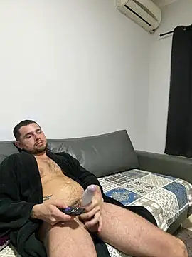 Snapshot of vitor_souz chatting on 05-18-26, 12:00 vitor souz online show from 05-18-26, 12:00
