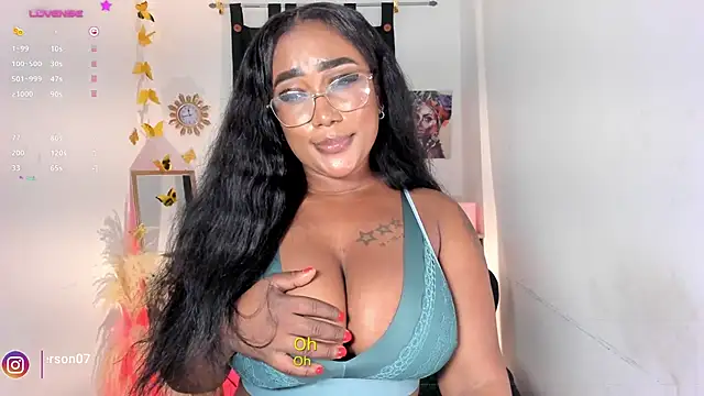 Snapshot of alessia_anderson chatting on 01-25-25, 04:45 alessia anderson online show from 01-25-25, 04:45
