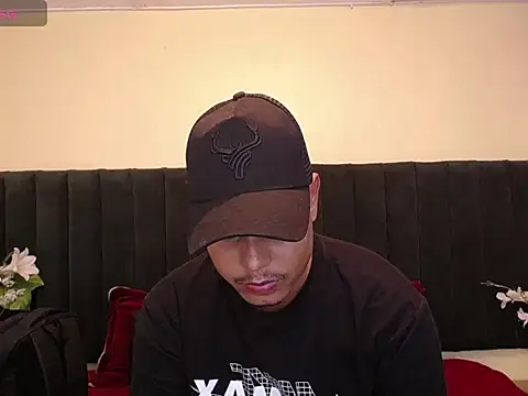 Snapshot of noah_oliver1 chatting on 05-01-26, 05:17 noah oliver1 online show from 05-01-26, 05:17
