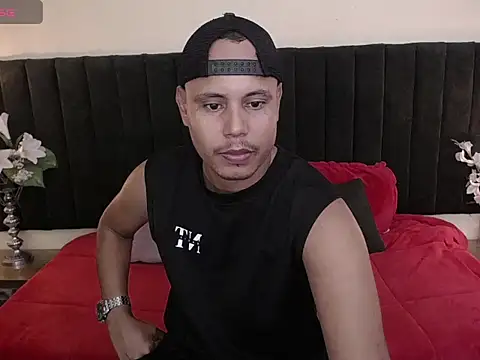 Snapshot of noah_oliver1 chatting on 05-30-26, 01:14 noah oliver1 online show from 05-30-26, 01:14