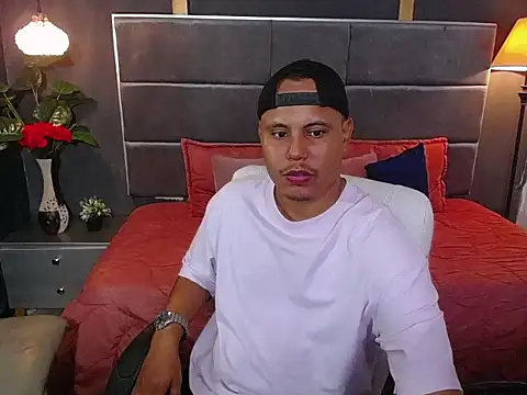 Snapshot of noah_oliver1 chatting on 06-17-26, 01:19 noah oliver1 online show from 06-17-26, 01:19