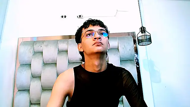 Snapshot of SahirCharm chatting on 06-14-26, 01:57 SahirCharm online show from 06-14-26, 01:57