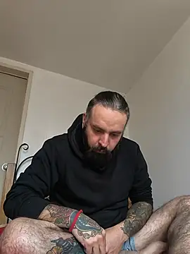 Snapshot of erikthor chatting on 05-20-26, 01:17 erikthor online show from 05-20-26, 01:17