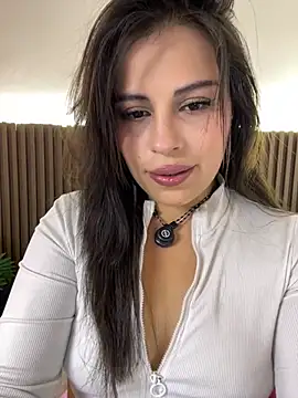 Snapshot of Yenifer_27 chatting on 07-25-26, 12:20 Yenifer 27 online show from 07-25-26, 12:20