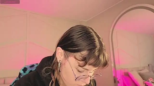 Snapshot of Rossiee_huntt chatting on 07-03-26, 12:44 Rossiee huntt online show from 07-03-26, 12:44