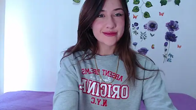 Snapshot of GirlAngell17 chatting on 05-17-26, 04:58 GirlAngell17 online show from 05-17-26, 04:58