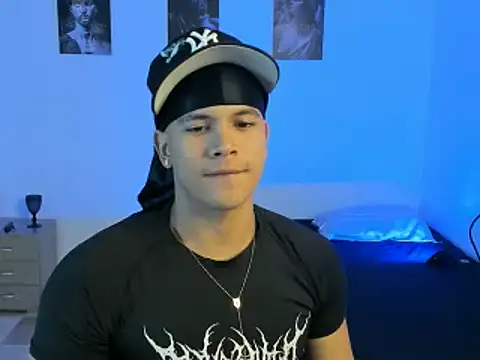 Snapshot of sant_wahlberg chatting on 06-10-26, 11:24 sant wahlberg online show from 06-10-26, 11:24