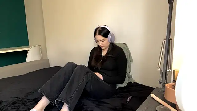AmbientInvalid online show from 04-30-26, 01:06