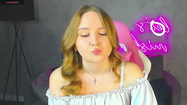 Snapshot of Emmaa_Kimm chatting on 06-22-26, 12:56 Emmaa Kimm online show from 06-22-26, 12:56