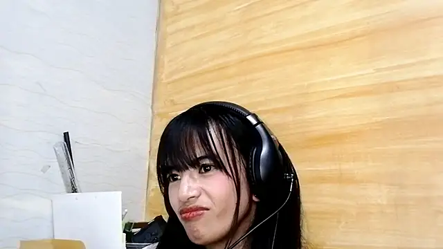 KimberyBucker online show from 05-03-26, 01:17