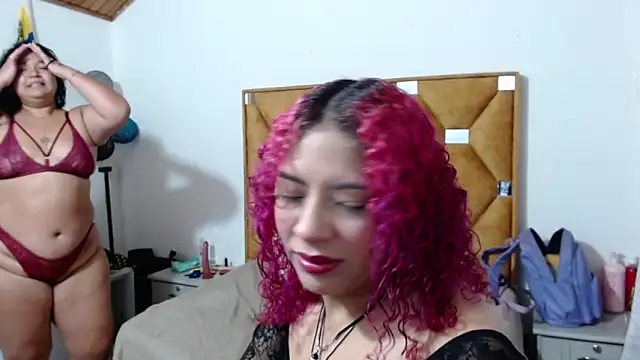 Snapshot of YANELISHOTT chatting on 06-15-26, 01:24 YANELISHOTT online show from 06-15-26, 01:24