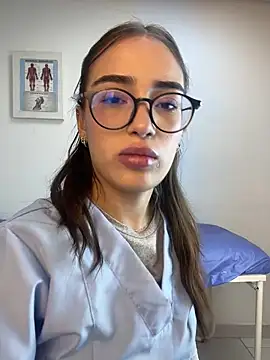 Snapshot of Sweet_Milaa1 chatting on 05-13-26, 06:05 Sweet Milaa1 online show from 05-13-26, 06:05