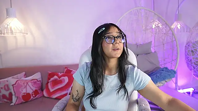 Snapshot of VioletJoness_ chatting on 06-16-26, 11:35 VioletJoness online show from 06-16-26, 11:35