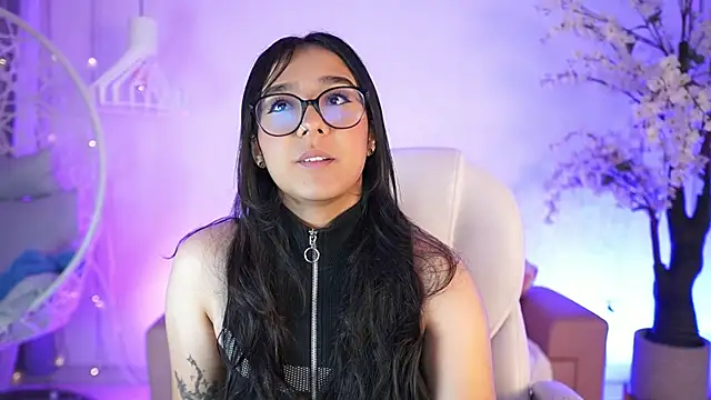 Snapshot of VioletJoness_ chatting on 07-30-26, 11:42 VioletJoness online show from 07-30-26, 11:42