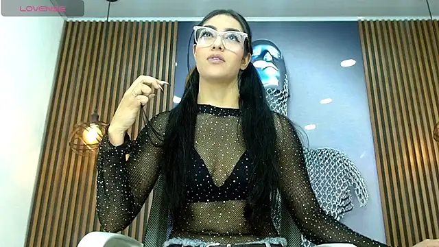 Snapshot of RoxxySweet01 chatting on 05-04-26, 01:18 RoxxySweet01 online show from 05-04-26, 01:18