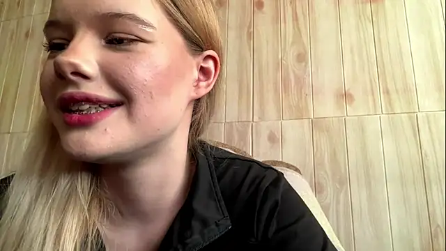 Snapshot of Malinwitch chatting on 06-09-26, 02:17 Malinwitch online show from 06-09-26, 02:17
