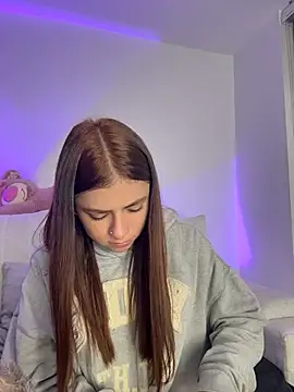 EmilyCxx online show from 08-05-26, 03:31