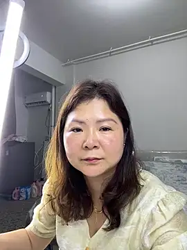 Snapshot of linda51863 chatting on 06-03-26, 02:33 linda51863 online show from 06-03-26, 02:33