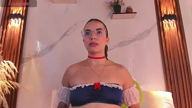 Snapshot of catalina_lafer chatting on 05-11-26, 12:33 catalina lafer online show from 05-11-26, 12:33