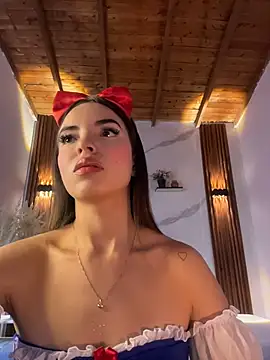 Snapshot of catalina_lafer chatting on 05-30-26, 12:57 catalina lafer online show from 05-30-26, 12:57
