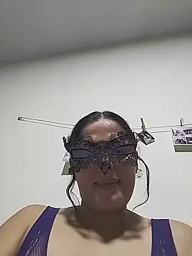Snapshot of Bella_Morena27 chatting on 05-27-26, 01:57 Bella Morena27 online show from 05-27-26, 01:57