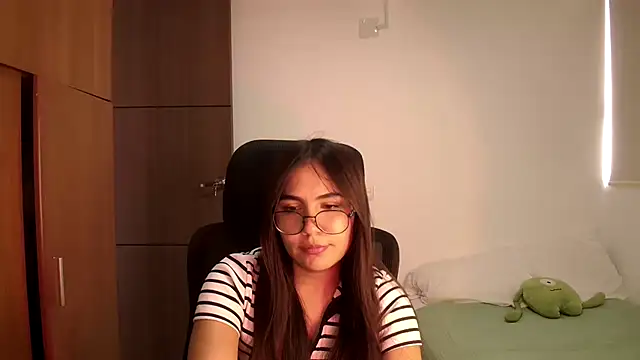 Snapshot of abbyyandmaxx chatting on 05-18-26, 04:57 abbyyandmaxx online show from 05-18-26, 04:57