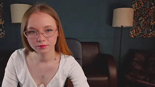 Snapshot of FloraLarsson chatting on 05-02-26, 03:44 FloraLarsson online show from 05-02-26, 03:44