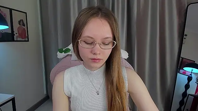 Snapshot of FloraLarsson chatting on 05-15-26, 03:46 FloraLarsson online show from 05-15-26, 03:46