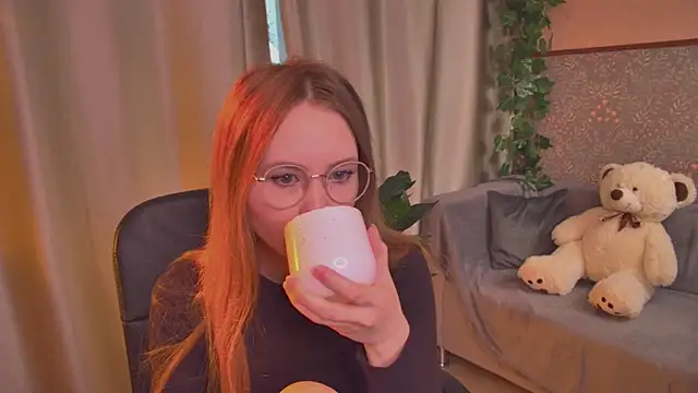 Snapshot of FloraLarsson chatting on 06-08-26, 10:26 FloraLarsson online show from 06-08-26, 10:26