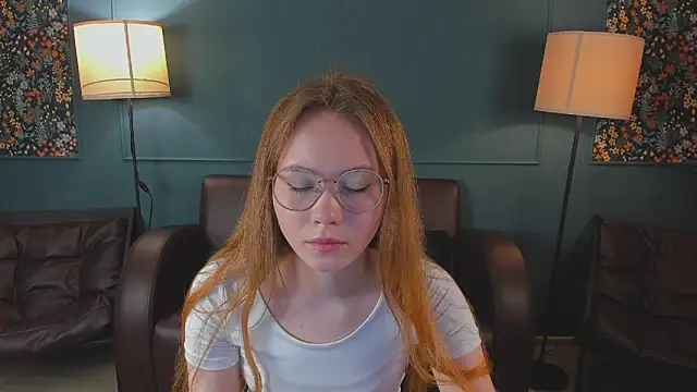 Snapshot of FloraLarsson chatting on 06-10-26, 03:29 FloraLarsson online show from 06-10-26, 03:29