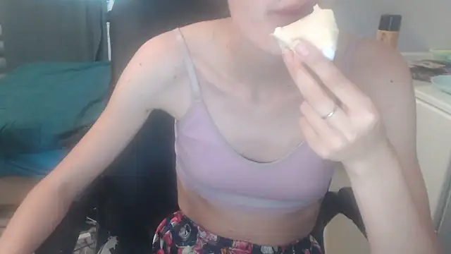 Snapshot of juili_juili chatting on 05-24-26, 02:11 juili juili online show from 05-24-26, 02:11