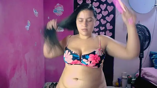 Snapshot of Kiara_tits chatting on 05-21-26, 01:23 Kiara tits online show from 05-21-26, 01:23