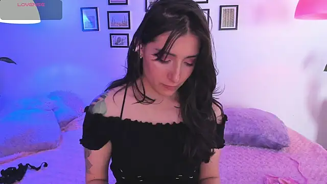 Snapshot of Kendaall_sweet chatting on 06-19-26, 03:22 Kendaall sweet online show from 06-19-26, 03:22