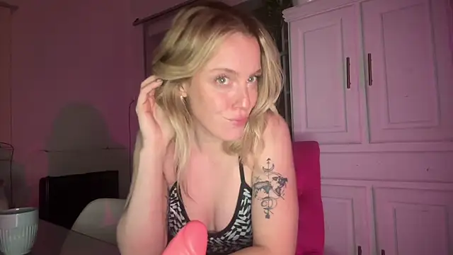 Snapshot of sweetemma_x chatting on 05-01-26, 01:10 sweetemma x online show from 05-01-26, 01:10