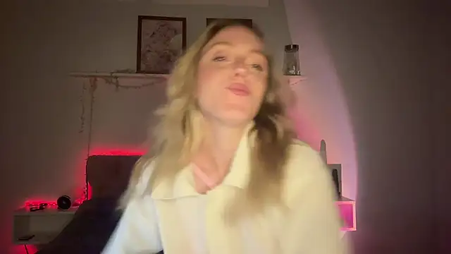 Snapshot of sweetemma_x chatting on 06-14-26, 03:19 sweetemma x online show from 06-14-26, 03:19