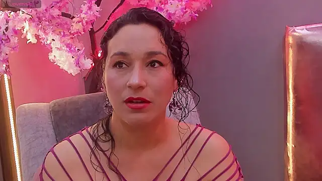 Snapshot of Elizabeth_bennett chatting on 06-16-26, 09:17 Elizabeth bennett online show from 06-16-26, 09:17