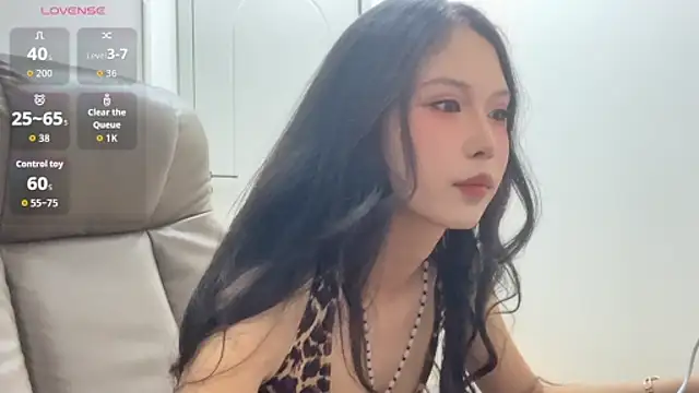 Snapshot of -LINXI chatting on 05-06-26, 11:48 -LINXI online show from 05-06-26, 11:48