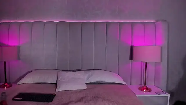 MadeleynRose online show from 06-19-26, 07:39
