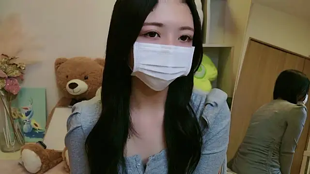 Snapshot of -Luna_JP- chatting on 05-07-26, 12:32 -Luna JP- online show from 05-07-26, 12:32
