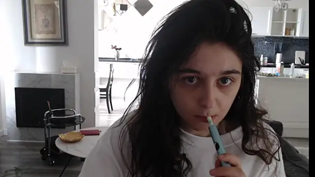 Snapshot of cute_lilia chatting on 05-12-26, 08:44 cute lilia online show from 05-12-26, 08:44